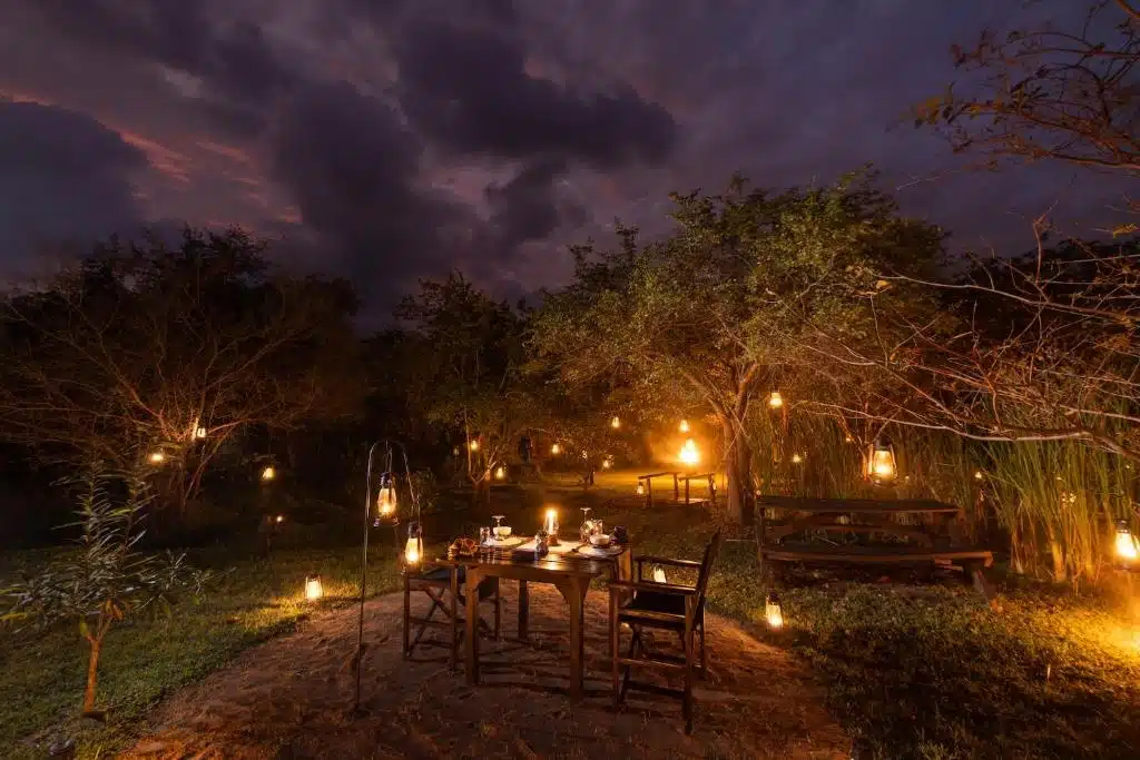 ¿Nos volveríamos a alojar en Thamaravila Wilpattu? Nuestra honesta reseña de safari 11 Experiencia de cena al aire libre a la luz de las velas en Leopard Trails Wilpattu