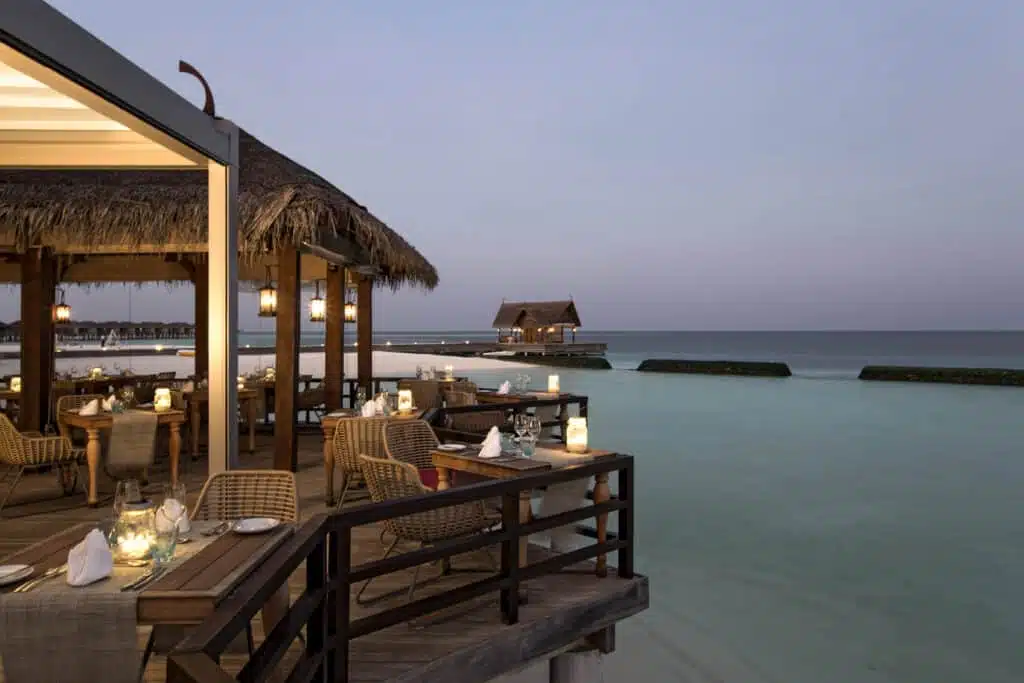 Constance Moofushi Manta Restaurant 海滨餐饮，包含海景体验