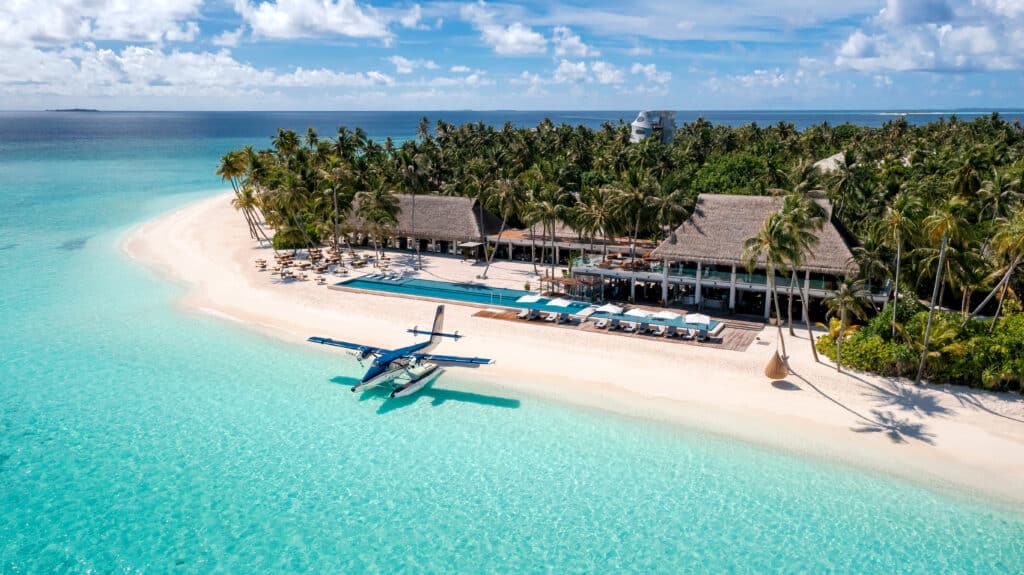 몰디브 최고의 수상 빌라: 2026년 TOP 10 추천 2 터키석 빛깔의 라군 위에 자리한 Velaa Private Island Maldives의 Avi Bar 조감도