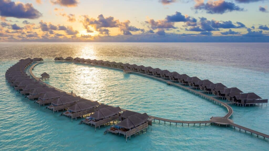 몰디브 최고의 웰니스 리조트: 스파 & 웰빙 리트릿 Top 10 6 Anantara Kihavah Maldives Villas Over Water Villas Sunset Aeri