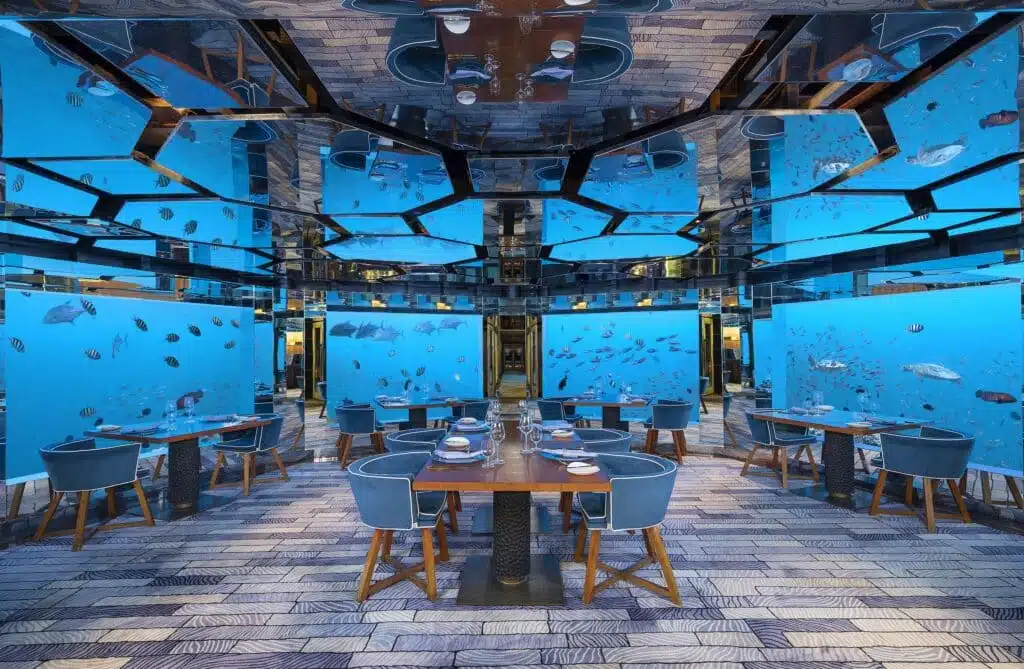 몰디브 최고의 웰니스 리조트: 스파 & 웰빙 리트릿 Top 10 7 Anantara Kihavah Maldives Villas Restaurant SEA Wide Interior