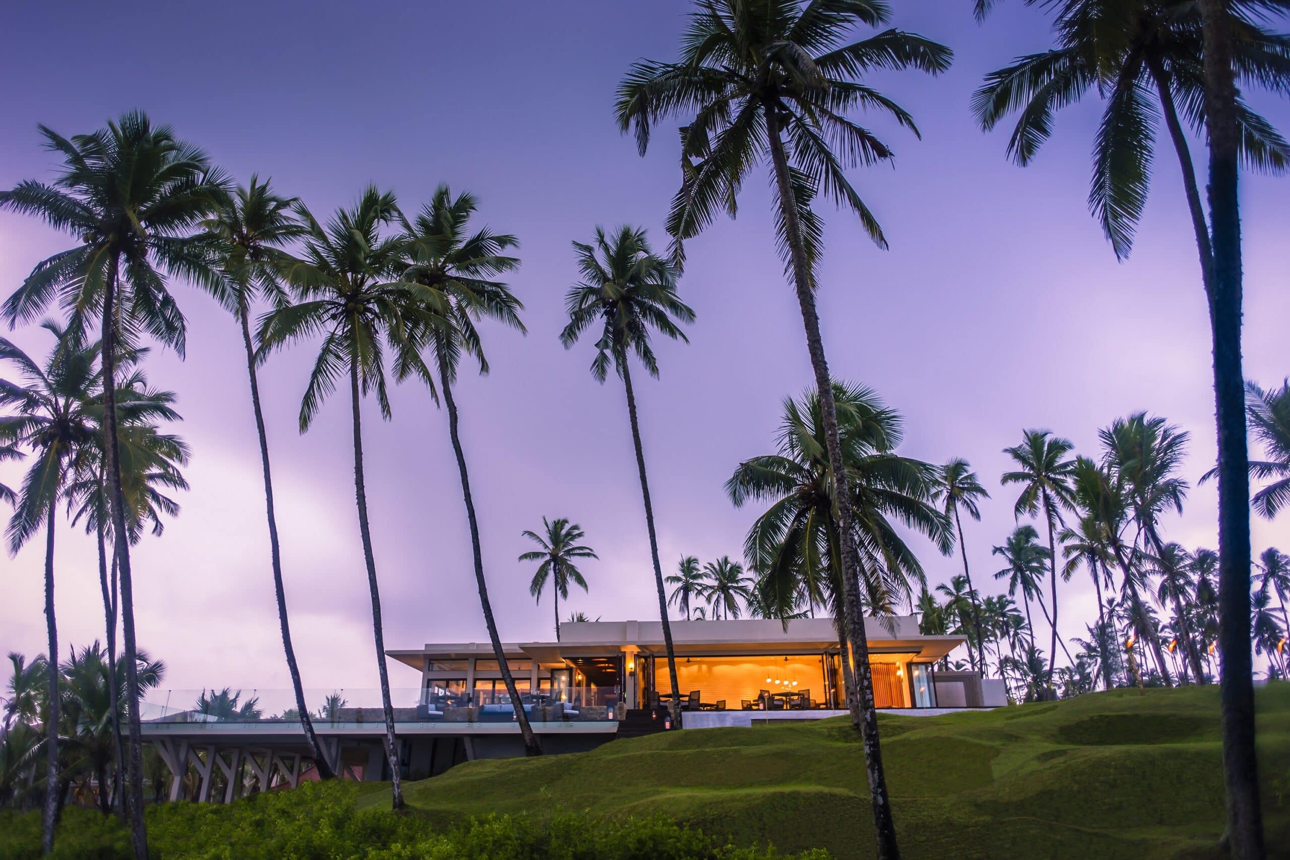 I migliori hotel sulla spiaggia in Sri Lanka: Costa Sud vs Costa Est 3 Anantara Peace Haven Tangalle resort in una piantagione di cocco di 42 acri con piscina fronte spiaggia e ville