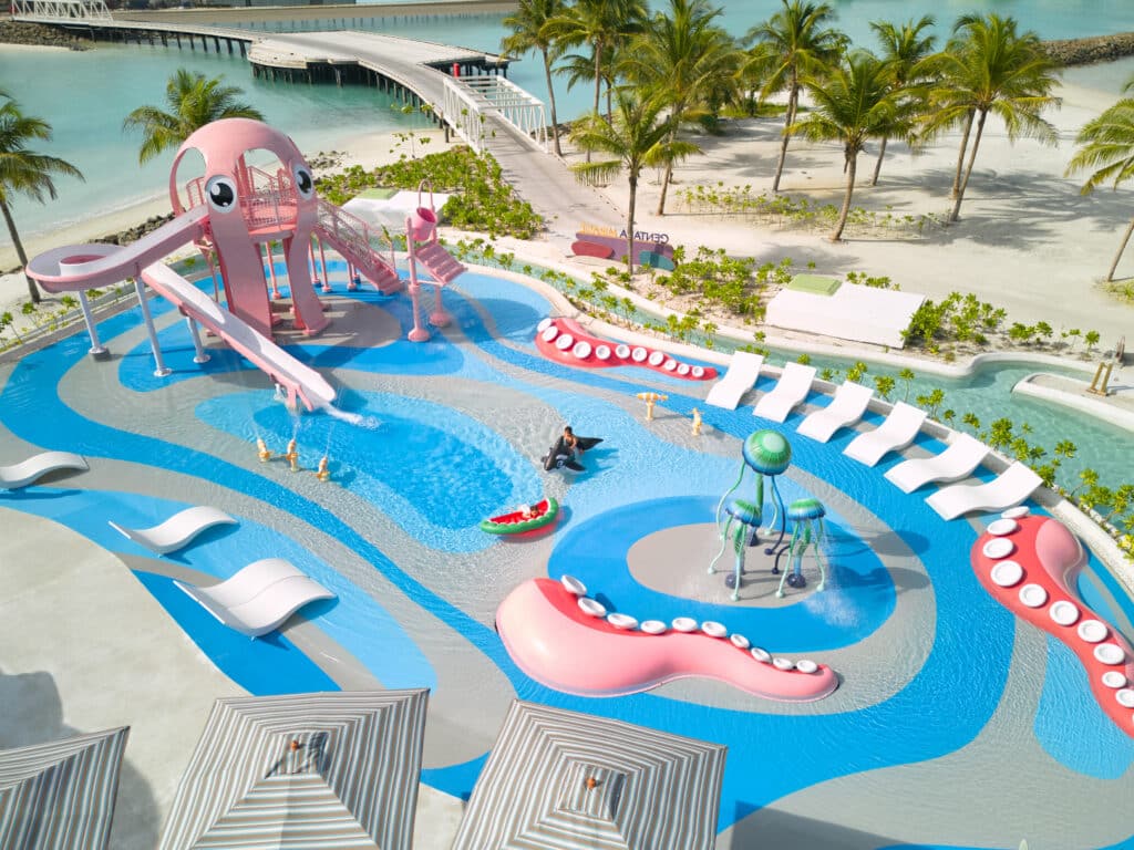Maldive con bambini: resort o isole locali — Qual è la scelta giusta per la tua famiglia? 13 Scivoli del parco acquatico e complesso di piscine lagunari presso Centara Mirage Lagoon Maldives
