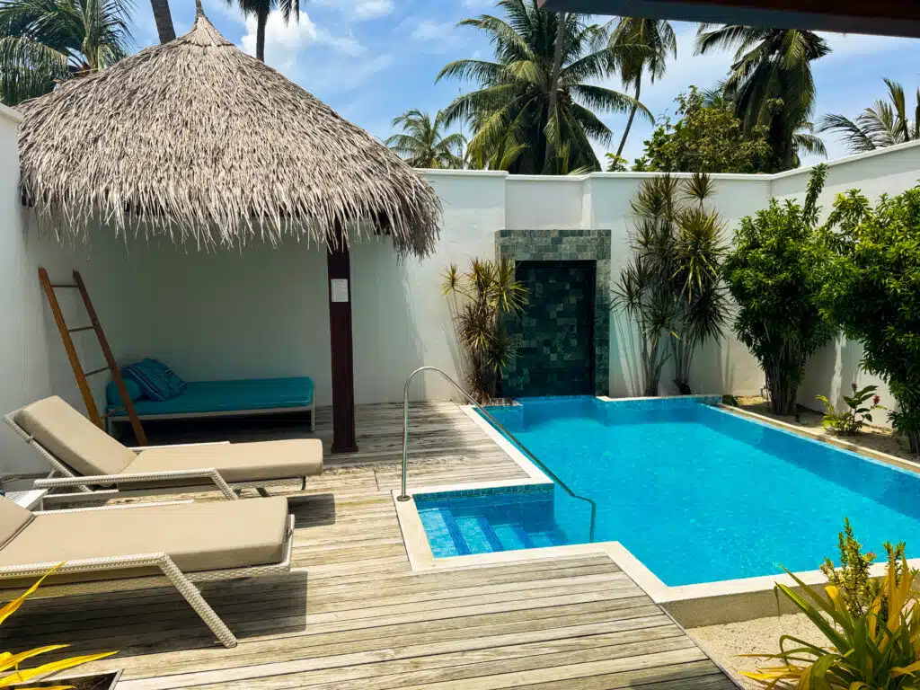 I migliori resort alle Maldive vicino a Malé: 10 isole top vicine all'aeroporto 6 terreni del resort e ville presso Kurumba Maldives, il primo resort alle Maldive dal 1972