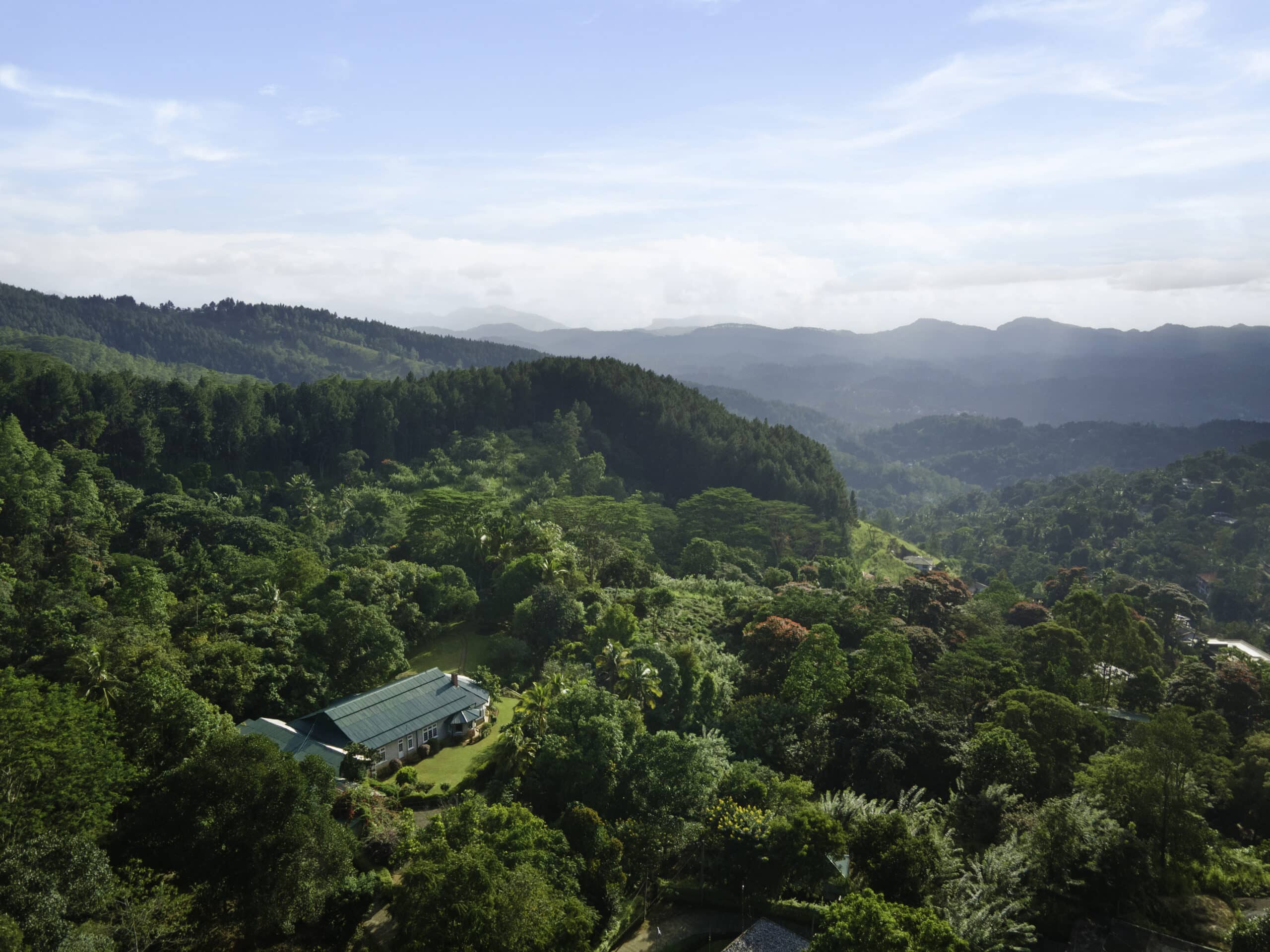 Les meilleurs hôtels à Kandy : où séjourner pour tous les budgets 6 Mountbatten Bungalow Kandy, une propriété au patrimoine colonial avec parquets et architecture d'époque