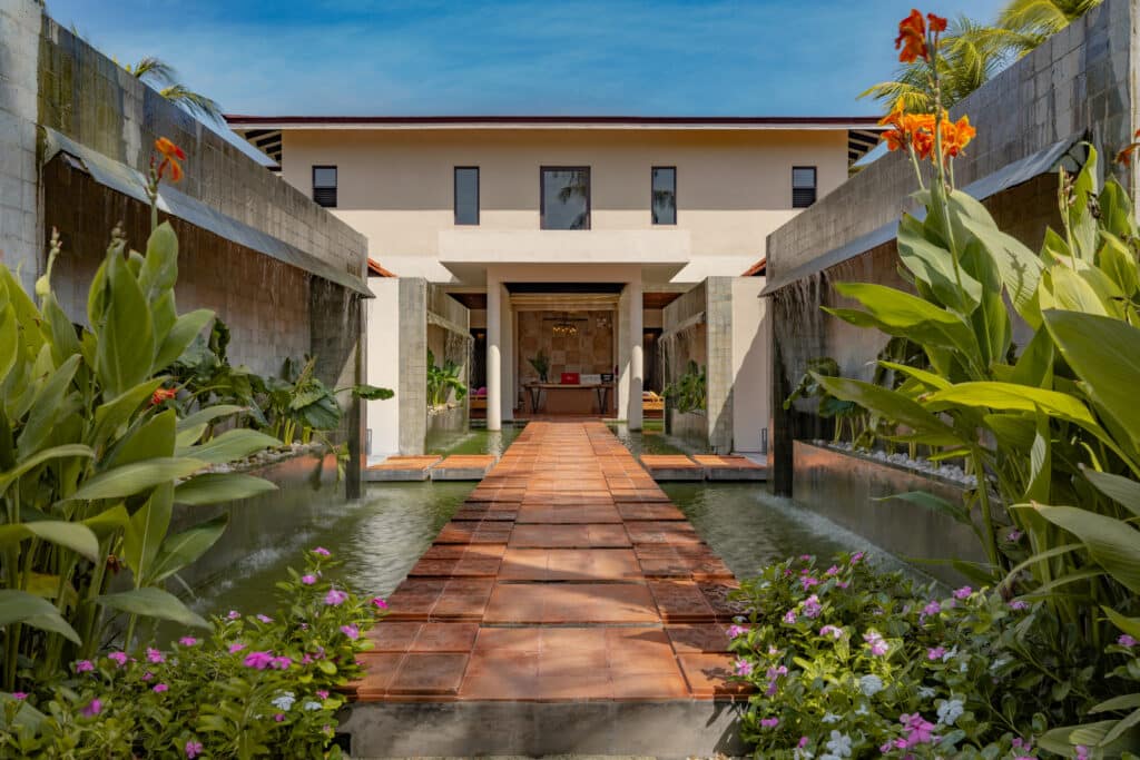 Os Melhores Resorts nas Maldivas para Estadias Curtas: Escolhas de 3 a 5 Noites 7 OBLU Xperience Ailafushi Activities and Services ELENA The Spa Entrance
