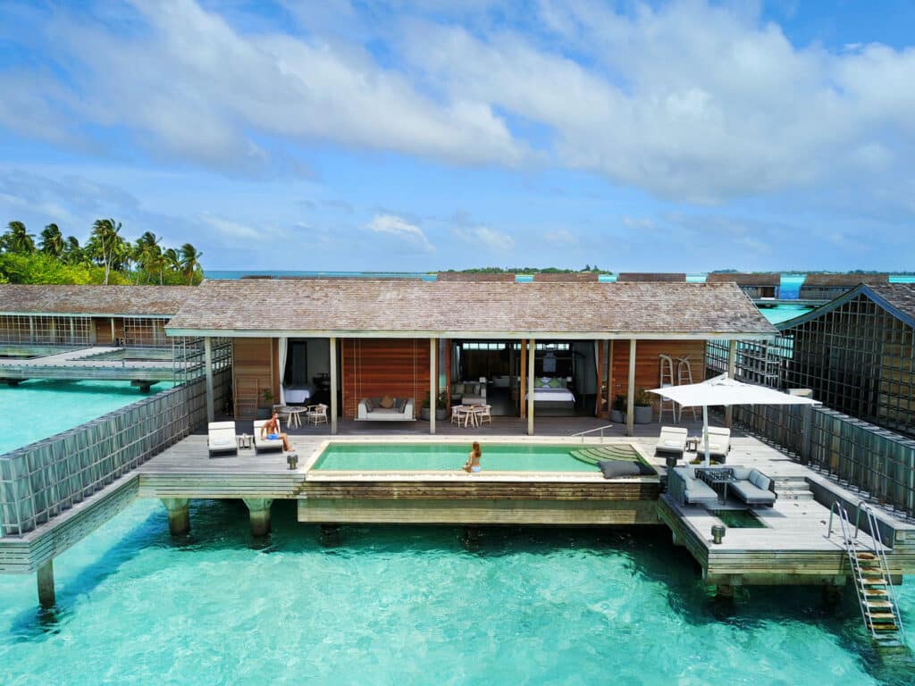 몰디브 최고의 수상 빌라: 2026년 TOP 10 추천 17 Dan Kullberg이 촬영한 Kudadoo Maldives Private Island의 수상 오션 레지던스 외관