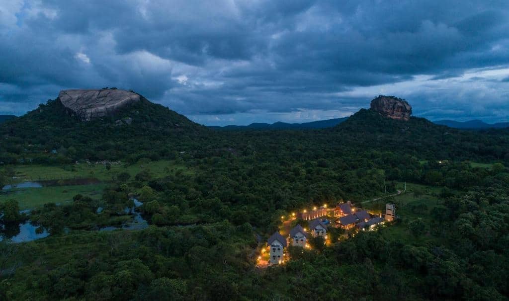 I migliori hotel a Sigiriya: le soluzioni ideali per ogni budget 6 Roo Mansala boutique villas, vista su Sigiriya Rock in un tranquillo ambiente tropicale verdeggiante