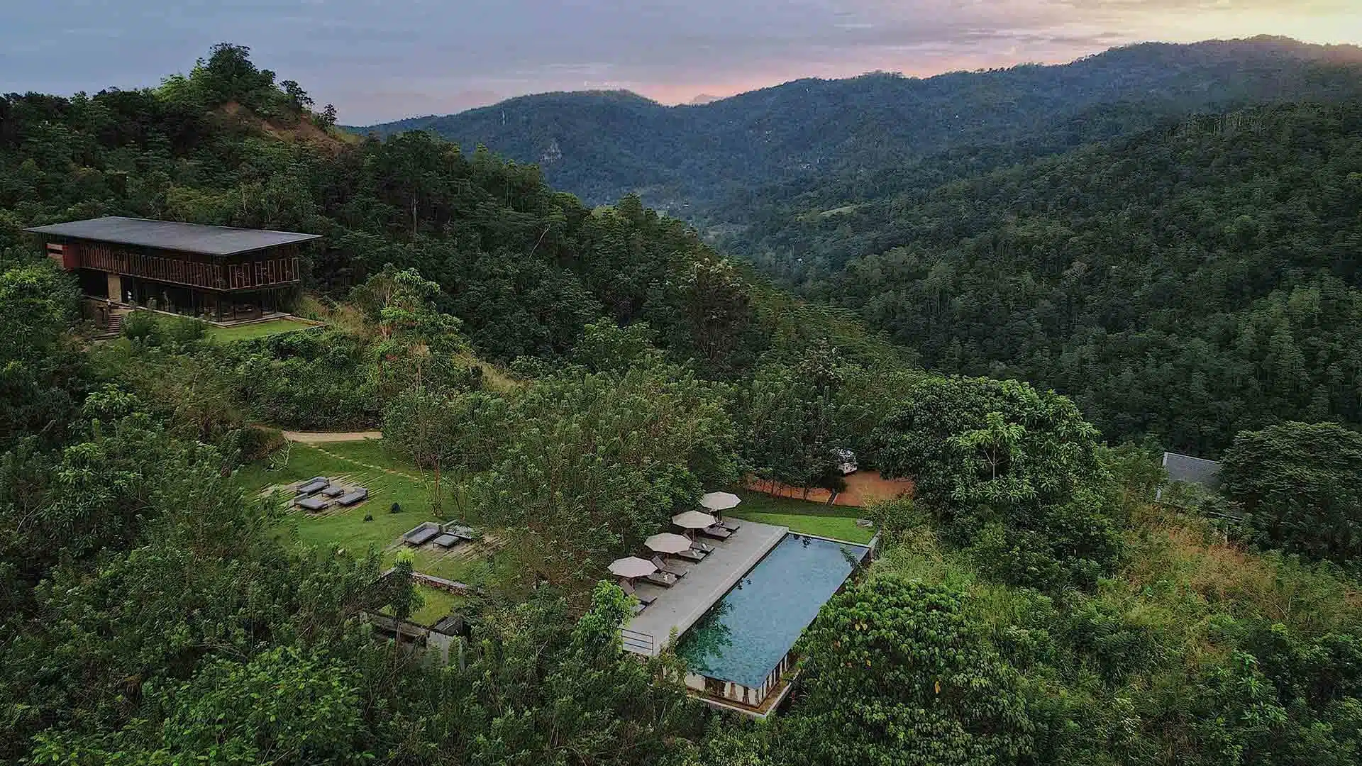 I migliori hotel a Kandy: dove soggiornare per ogni budget 20 Santani Wellness Resort Kandy migliori hotel benessere nello Sri Lanka con vista sulla valle di montagna