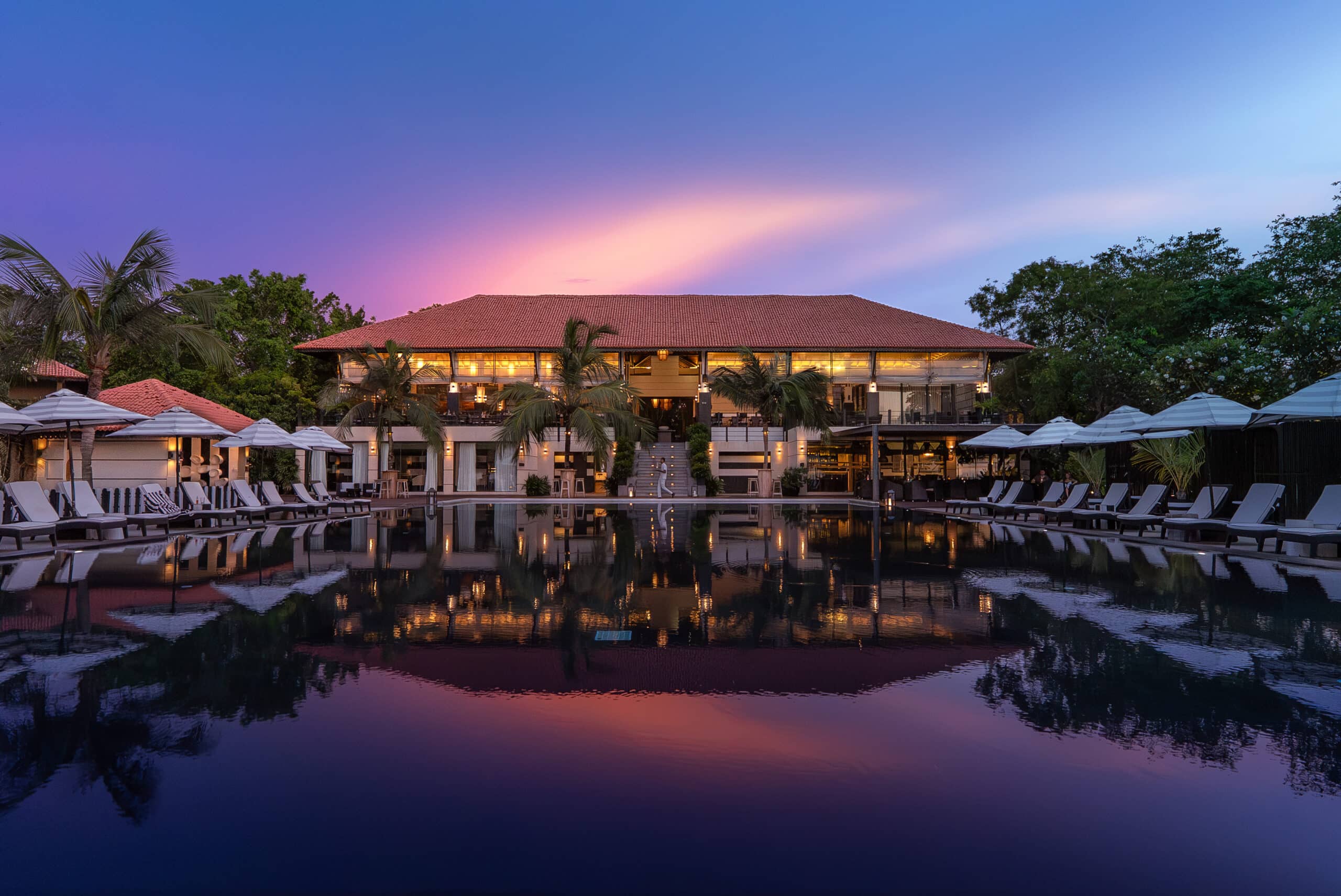 Best Romantic Hotels in Sri Lanka: Top 10 for Honeymoons & Couples 12 Sun Siyam Pasikudah beach pavilion on the calm turquoise waters of the east coast