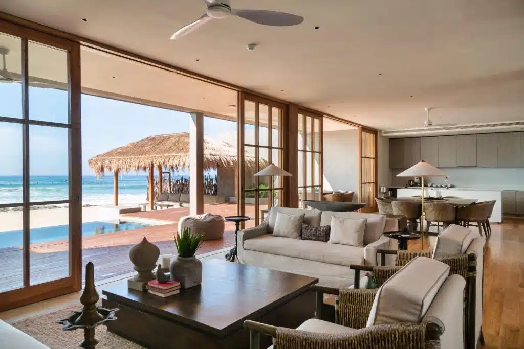I migliori hotel sulla spiaggia in Sri Lanka: Costa Sud vs Costa Est 7 L'hotel boutique The Six Weligama sulla Weligama Bay, famoso per il surf e il design distintivo