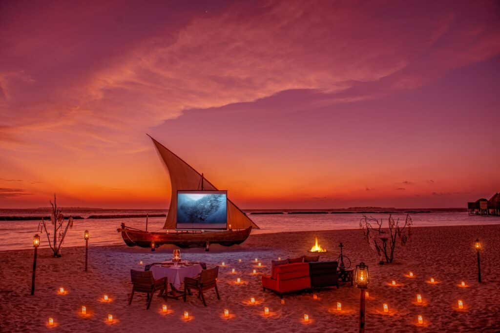 몰디브 최고의 수상 빌라: 2026년 TOP 10 추천 20 Baa Atoll 에 위치한 The Nautilus Maldives 리조트에서 즐기는 Cinema Under the Stars 해변 체험