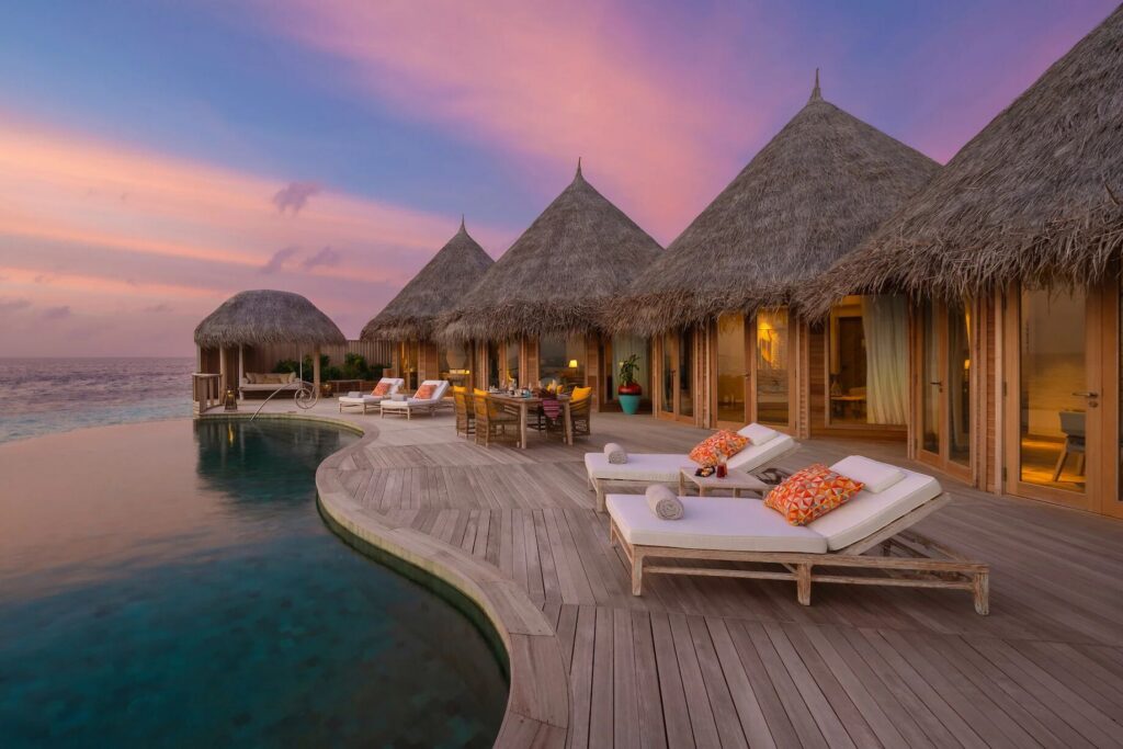 몰디브 최고의 수상 빌라: 2026년 TOP 10 추천 21 바다 전망을 자랑하는 The Nautilus Maldives 내 The Nautilus Retreat의 해 질 녘 풀 데크