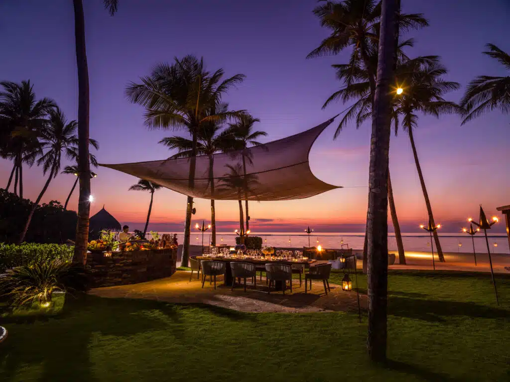 I migliori resort alle Maldive vicino a Malé: 10 isole top vicine all'aeroporto 21 allestimento per una cena privata sulla terrazza della Grand Sunset Residence al One & Only Reethi Rah