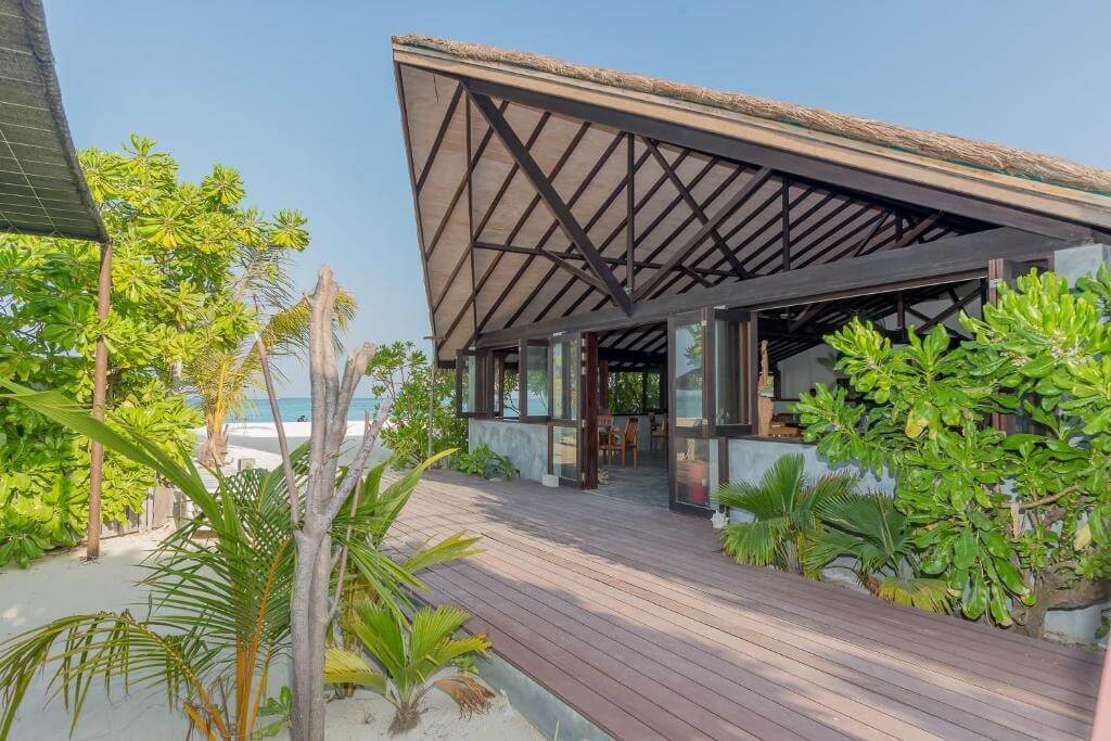 Gulhi Maldives: Affordable Local Island Close to Malé 4 Premier Beach Gulhi guesthouse with comfortable rooms and island atmosphere