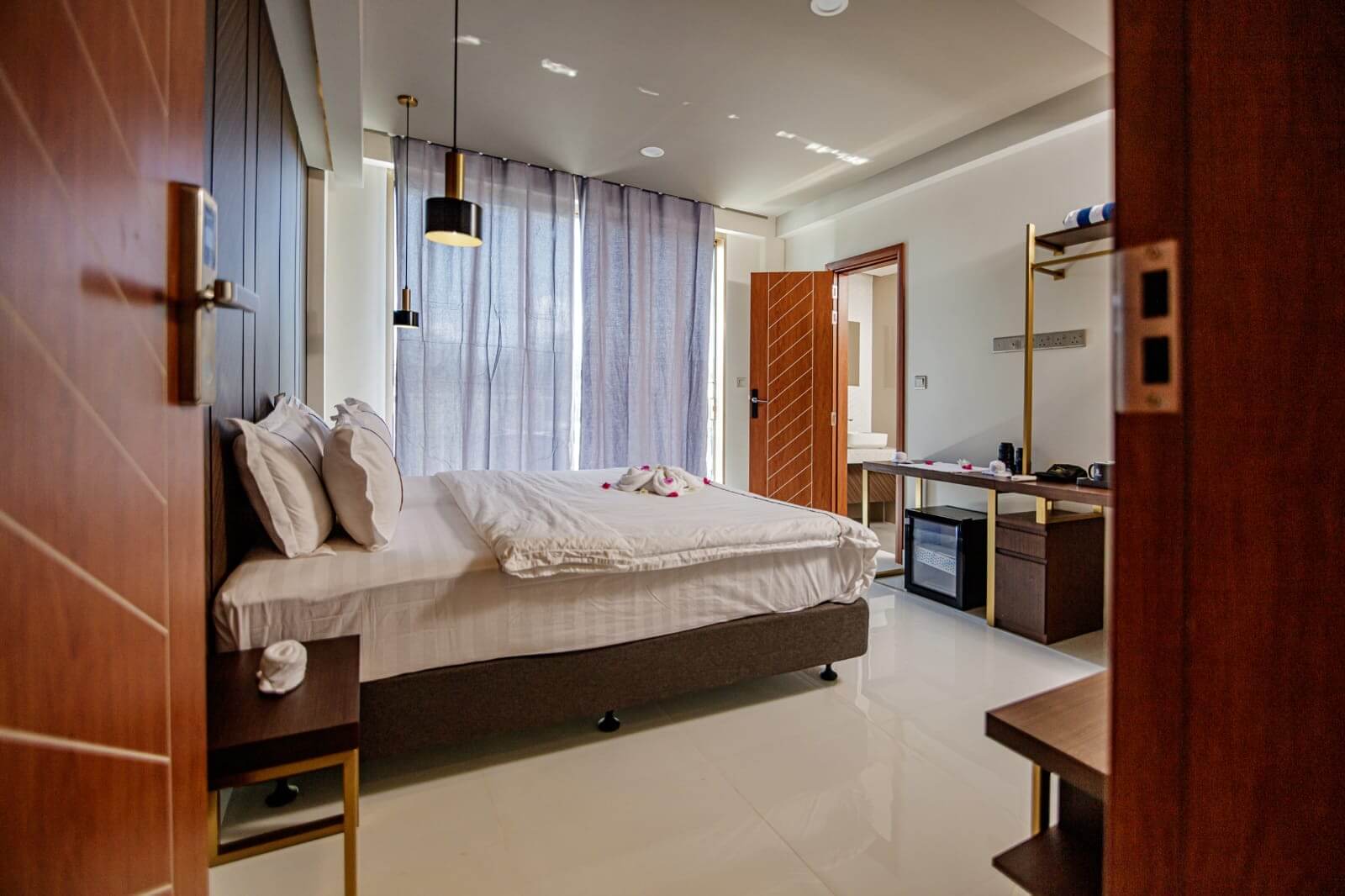 Fulidhoo Maldives: Quiet Local Island for Couples & Snorkelling in Vaavu Atoll 3 Royal Villa Fulidhoo guesthouse with clean rooms and local island atmosphere